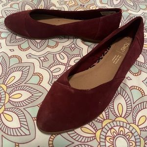 TOMs suede garnet comfort flats size 8